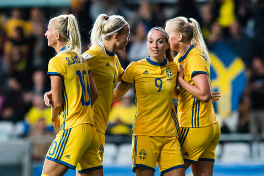 Sveriges Sofia Jakobsson, Hanna Glas, målskytten Kosovare