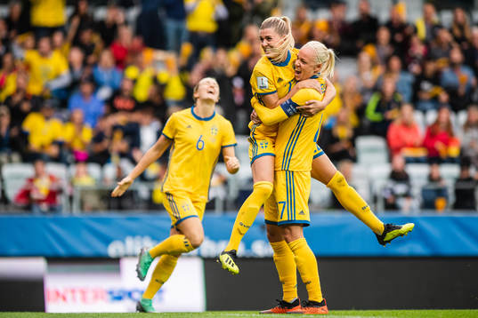Sveriges Magdalena Eriksson, Olivia Schough ohc Caroline