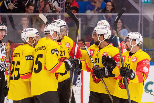 Thomas Rüfenacht of Berns celebrates with his teammates