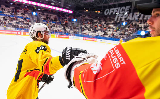 Thomas Rüfenacht of Berns celebrates hiss 1-1 goal