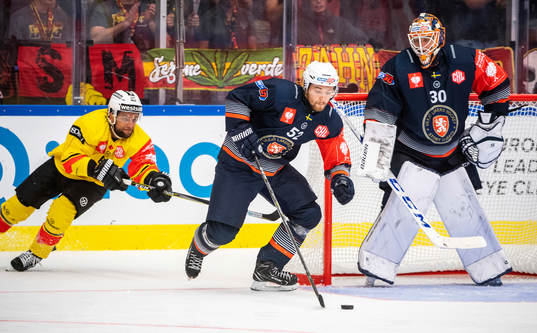 Arvid Lundberg andgoalkeeper Viktor Fasth of Växjö and