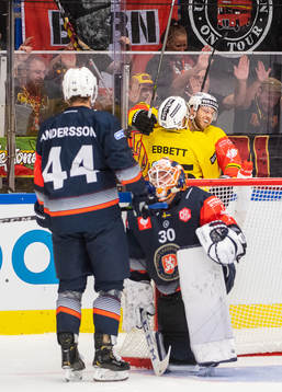 Marc Kämpf and Andrew Ebbett of Bern celebrates the 1-2
