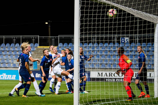 Lisa-Marie Karlseng Utland of Norway scores the 0-3 goal