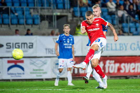 Norrköpings Jordan Larsson mot Trelleborgs Robin Nilsson
