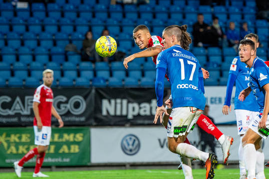 Norrköpings Jordan Larsson mot Trelleborgs Isak Jönsson