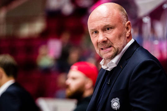 Head coach Peter Andersson  of Malmö Redhawks
