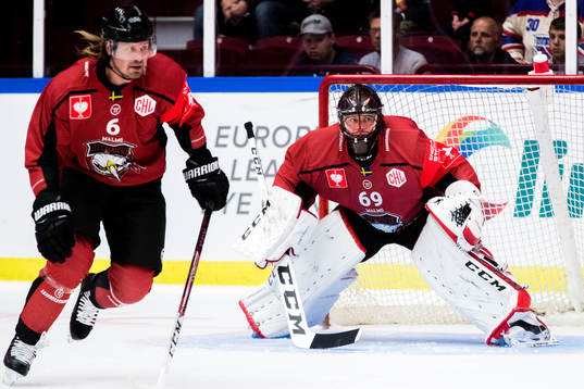Stefan Warg and Goalkeeper Oscar Alsenfelt of Malmö