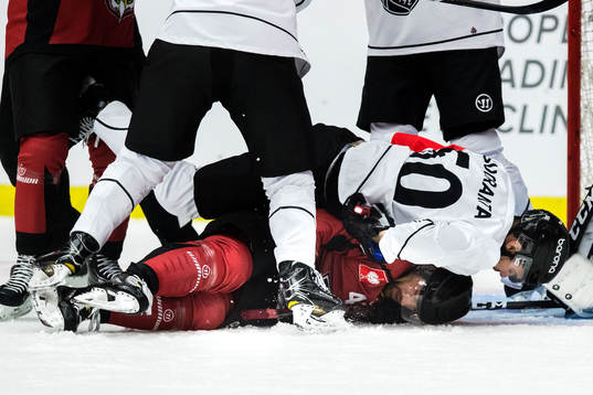 Nichlas Hardt of Malmö Redhawks and Simon Souranta of TPS