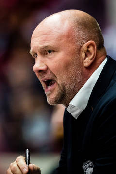 Head coach Peter Andersson  of Malmö Redhawks