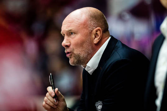 Head coach Peter Andersson  of Malmö Redhawks