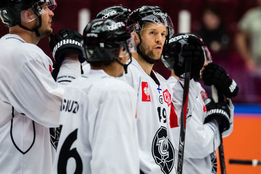 Ilkka Heikkinen of TPS Åbo looks dejected