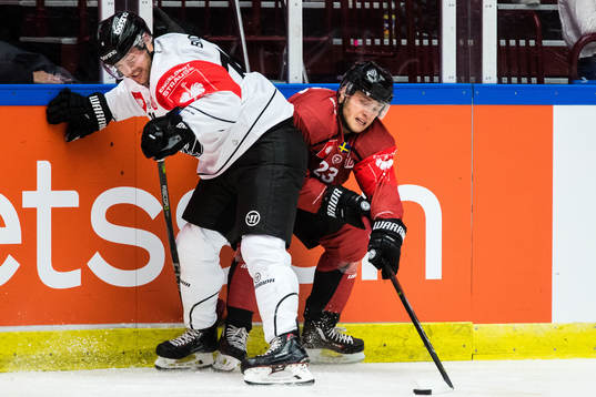 Zach Budish of TPS Åbo and Christoffer Forsberg of Malmö