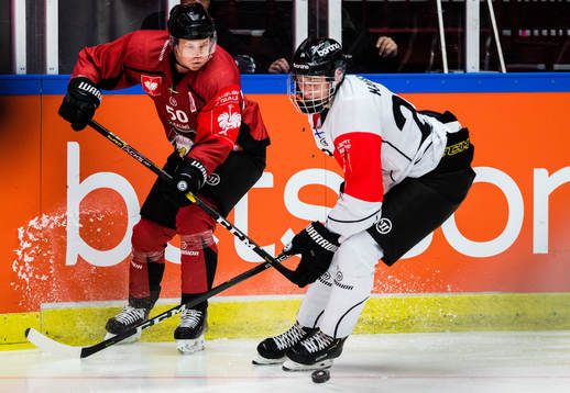 Tobias Ekberg of Malmö Redhawks and Kaapo Kakko of TPS Åbo