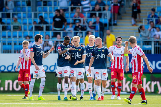 Eirik Ulland Andersen of Strømsgodset celebrates with team