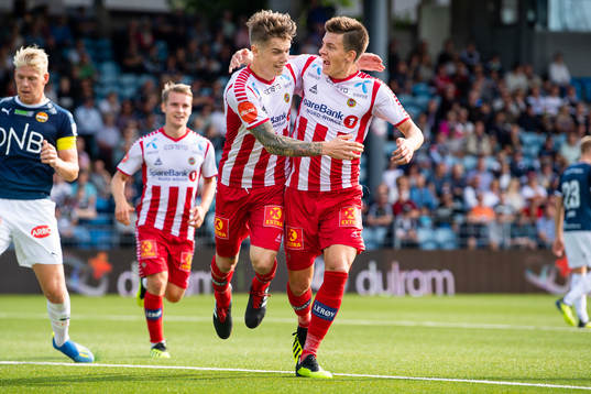 Robert Taylor of Tromsø and Jostein Gundersen of Tromsø