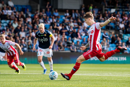 Robert Taylor of Tromsø scores 1-2