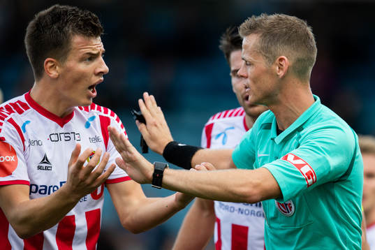 Jostein Gundersen of Tromsø and referee Sigurd Smehus
