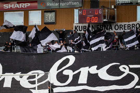 Örebros supportrar innan fotbollsmatchen i Allsvenskan