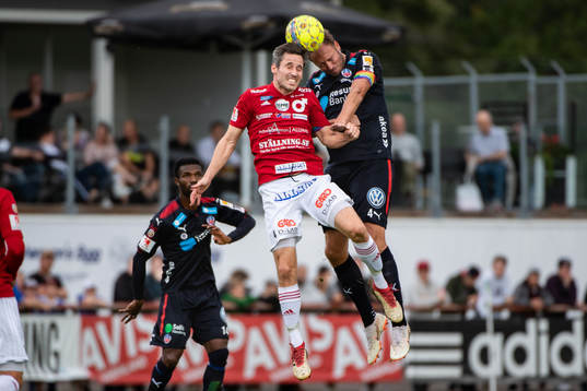 Degerfors Marcus de Bruin och Helsingborgs Andreas