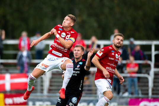 Degerfors Jonas Olsson, Helsingborgs Darijan Bojanic och