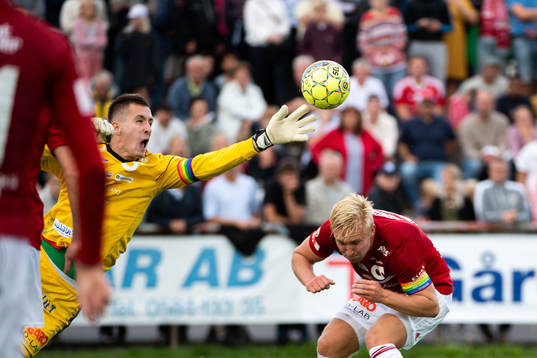 Degerfors målvakt Dario Miskic och Oliver Ekroth