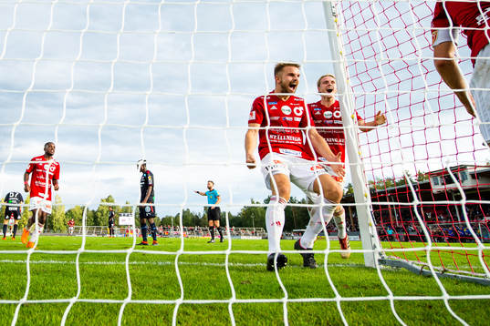 Degerfors Erik Björndahl och Viktor Götesson jublar
