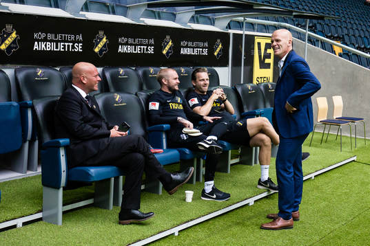 s klubbdirektör Jens T Andersson (h) med  assisterande