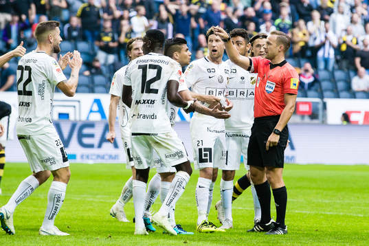 Häckens Rasmus Lindgren , Paulinho, Elohor Ekpolo och