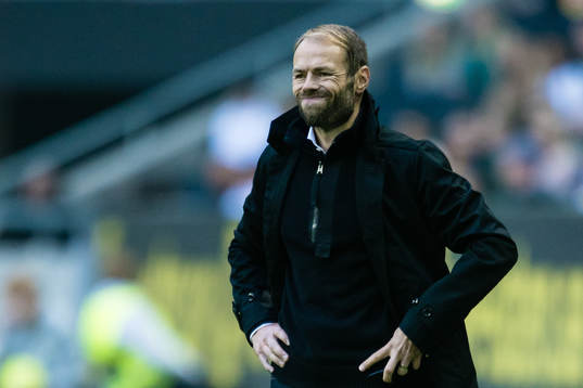 Häckens tränare Andreas Alm grimaserar