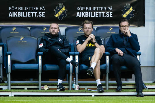 s tränare Rikard Norling (h) med assisterande tränare
