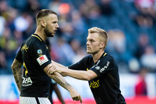 s Alexander Milosevic hejdas av Sebastian Larsson