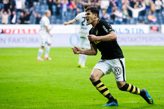 s Tarik Elyounoussi jublar