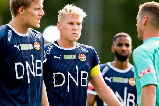 Jakob Glesnes of Strømsgodset argues with the referee