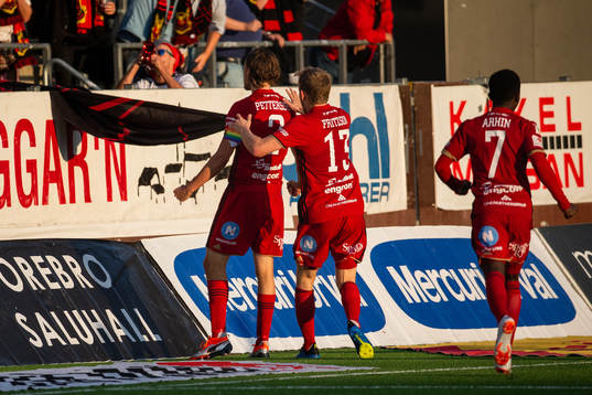 Östersunds Tom Pettersson jublar