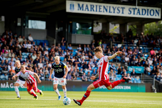 Robert Taylor of Tromsø scores 1-1