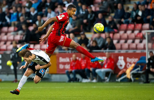 Örebros Victor Sköld och Östersunds Noah Sonko Sundberg