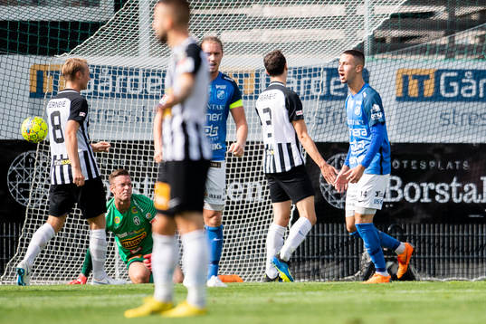 Norrby Abdelrahman Saidi jublar medan Landskronas målvakt