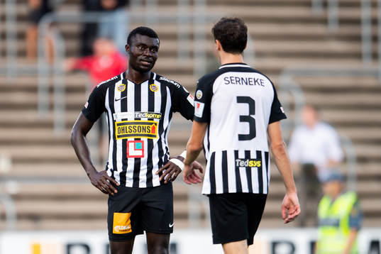 Landskronas Emmaniel Ayaah Okine och Jetmir Haliti deppar