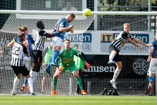 Norrby Mehmed Dresevic nick mot Landskronas målvakt Viktor