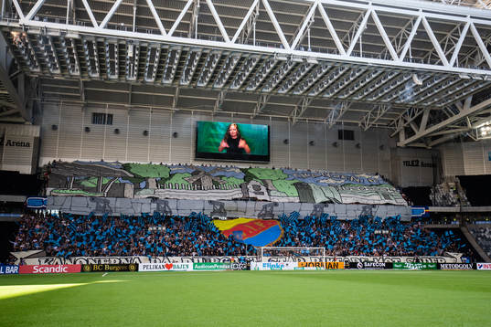 Djurgårdens supportrar gör ett tifo innan fotbollsmatchen