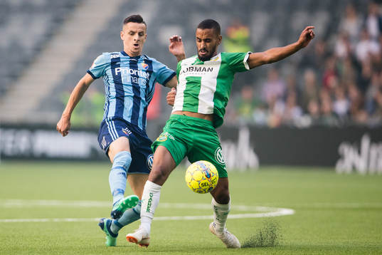 Djurgårdens Haris Radetinac i kamp om bollen med Hammarbys