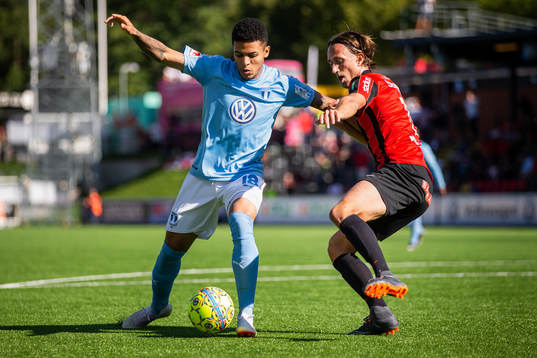 Malmö FFs Romain Gall och Brommapojkarnas Philip Hellqvist