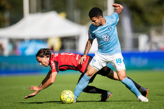 Malmö FFs Romain Gall och Brommapojkarnas Philip Hellqvist
