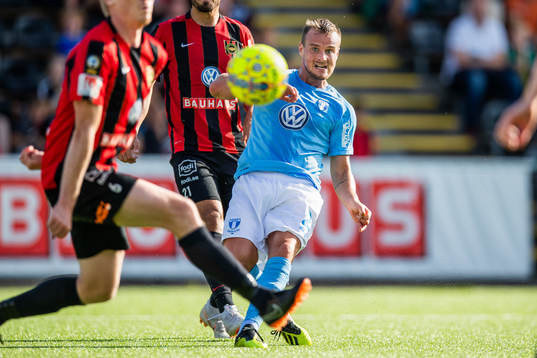 Malmö FFs Eric Larsson gör 2-0