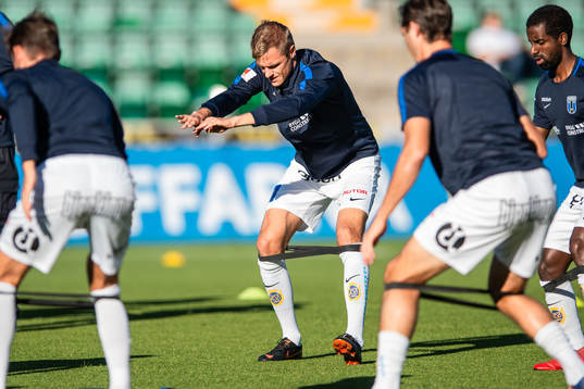 Sirius värmer upp innan fotbollsmatchen i Allsvenskan