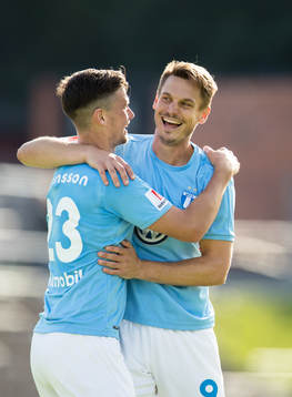 Malmö FFs Marcus Antonsson (v) gör 0-3 och firar med