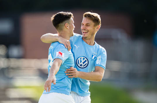 Malmö FFs Marcus Antonsson (v) gör 0-3 och firar med