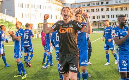 Sundsvalls Sundsvalls målvakt William Eskelinen jublar