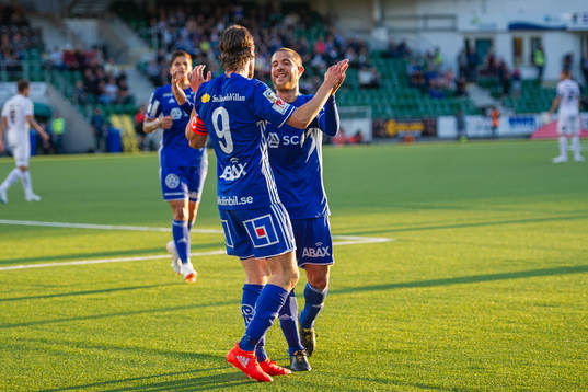 Sundsvalls Linus Hallenius jublar