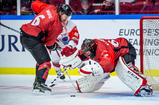 Stefan Warg and Goalkeeper Oscar Alsenfelt of Malmö